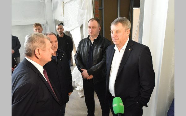 Готовность к эксплуатации спортобъекта в брянском Локте проверил глава региона