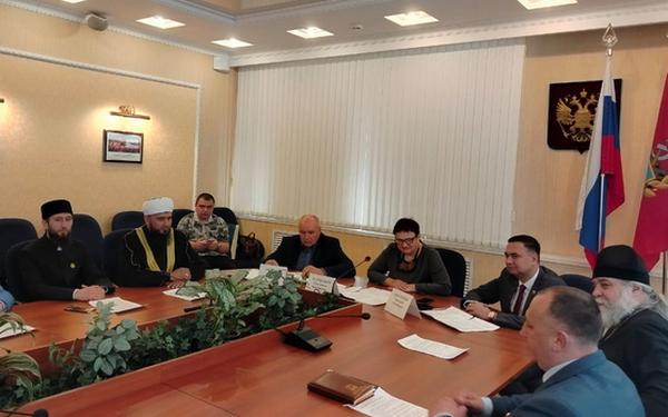 В Брянске за круглым столом встретились представители традиционных религий