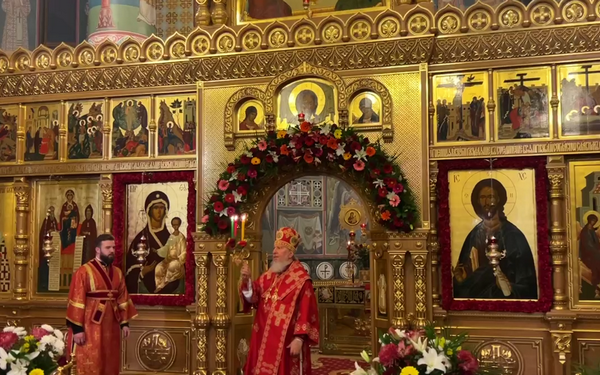 Жителей Брянска с праздником Пасхи поздравил митрополит Брянский и Севский Александр