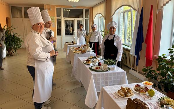 В Брянске соревнуются повара школьных столовых