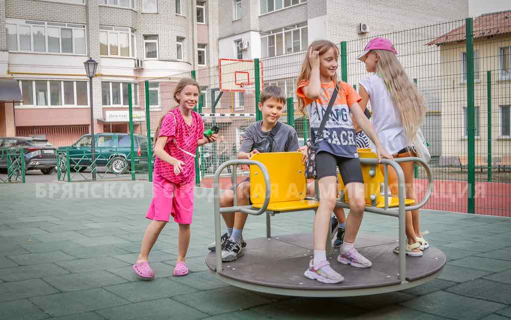 В Брянске благоустроят семь дворов и площадь Октябрьской революции