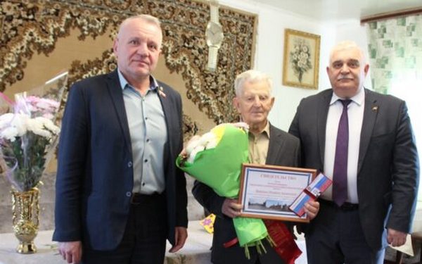 Ветерану войны Михаилу Андреевичу Пешкову присвоено звание «Почётный гражданин Красногорского муниципального района Брянской области»