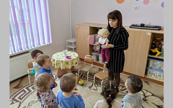 Наша Катя маленька…