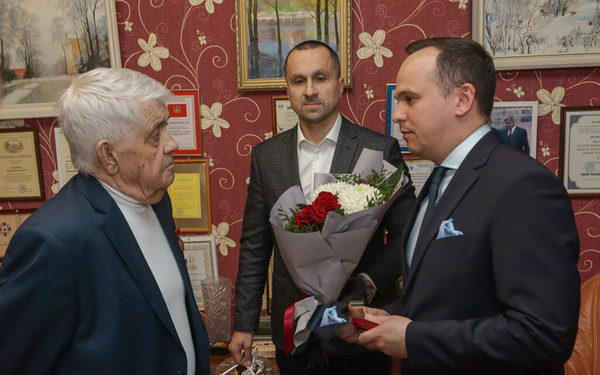 Памятную медаль «80 лет Победы» вручили экс-губернатору Брянской области Юрию Лодкину