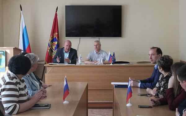 Жуковский округ Брянской области с рабочим визитом посетил депутат Госдумы Олег Матыцин