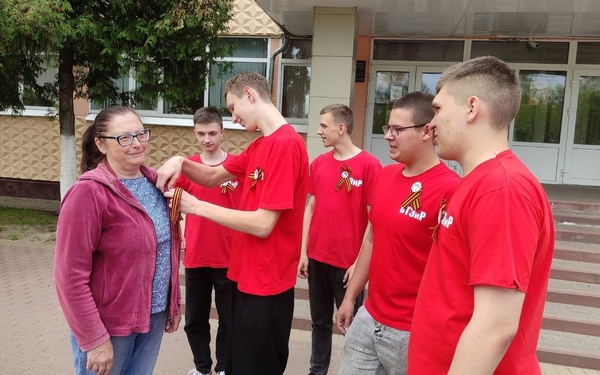 Брянские студенты присоединились к акции «Георгиевская ленточка»