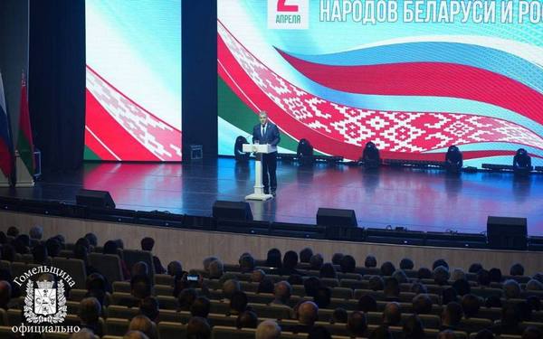 Виталий Свинцов передал поздравления жителям Республики Беларусь от брянского губернатора