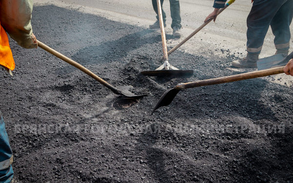 В Брянске дороги ремонтируют без выходных