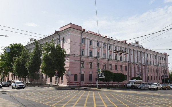 Губернатор Брянщины Александр Богомаз осмотрел ход ремонта в филиале Сеченовского медицинского университета