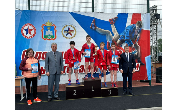 Брянцы вернулись с турнира по самбо среди сельской молодёжи с комплектом медалей