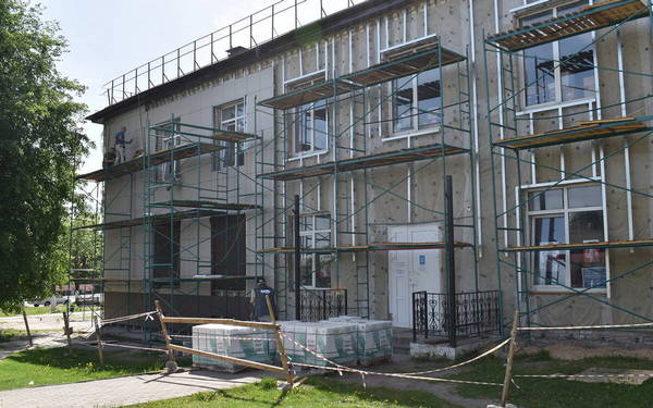 В Клетне Брянской области продолжается ремонт здания межпоселенческой библиотеки