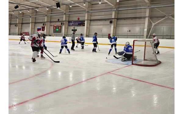 Впервые на Брянщине Кубок губернатора по хоккею разыграли среди женских команд