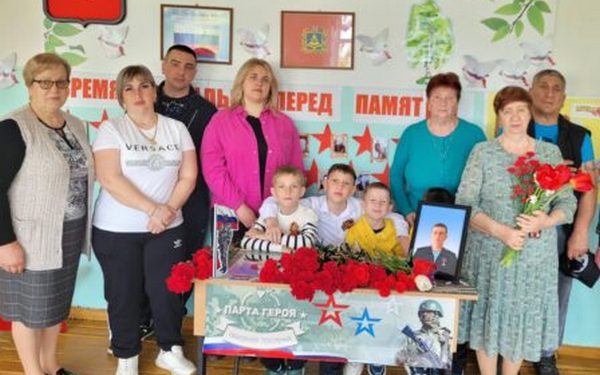 В Усохской школе Трубчевского района торжественно открыли Парту Героя