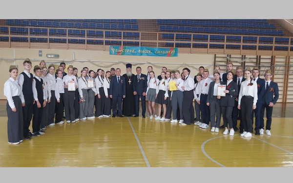 В Севской средней школе № 1 прошёл смотр строя и песни