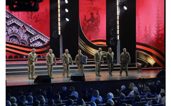 На гала-концерте фестиваля «Добровидение» брянский ансамбль «Ватага» исполнил гимн Брянской области