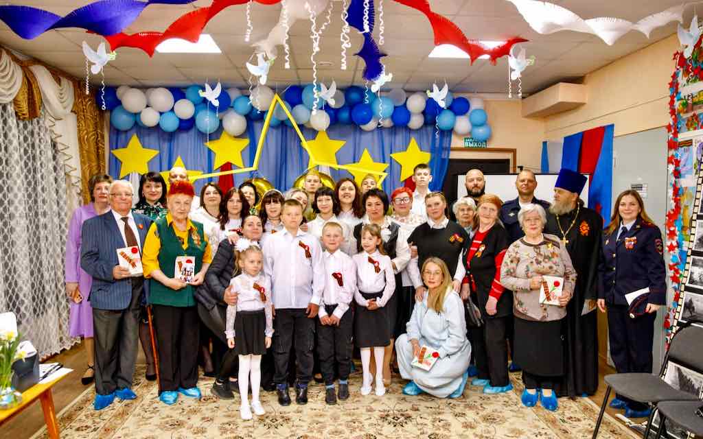 В карачевском приюте прошло патриотическое мероприятие с участием транспортной полиции