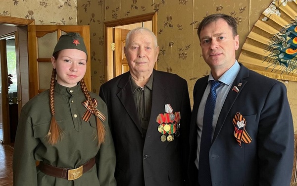 В Фокинском районе Брянска к ветеранам пришли домой с поздравлениями