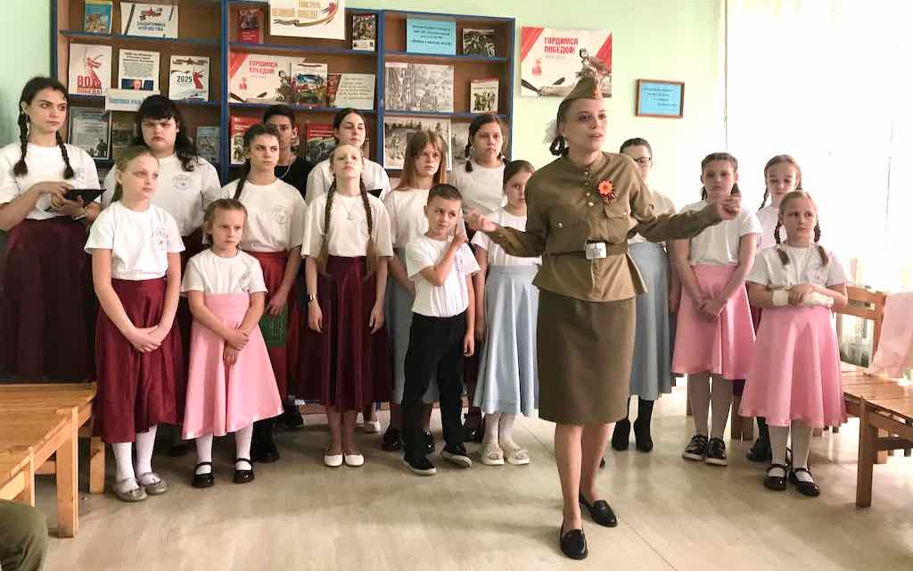 Литературно-музыкальный час «Навстречу Великой Победе!» Прошёл в брянской библиотеке № 3