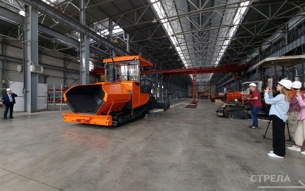 В Брянске запустили единственное в России серийное производство асфальтоукладчиков