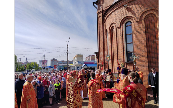В память о погибших героях СВО в Брянске прошёл крестный ход