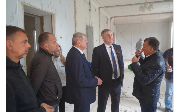 Губернатор Александр богомаз осмотрел ход ремонтных работ в Брянском филиале Сеченовского университета