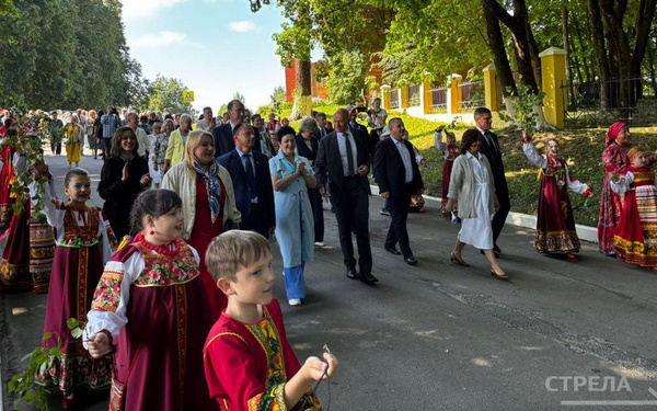 В Овстуге проходит посвящённый творчеству Ф.И. Тютчева праздник «Родник поэзии твоей…»
