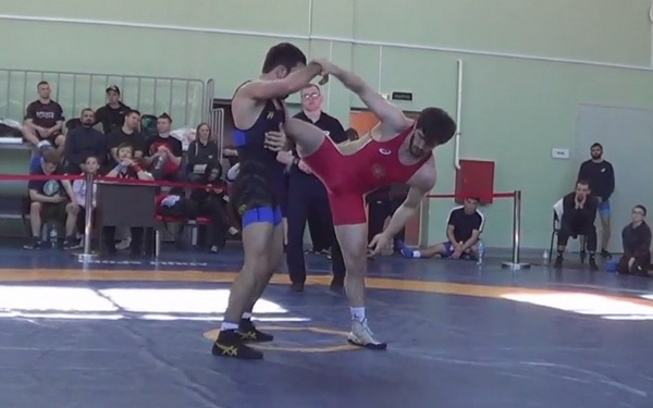 В Брянске проходят всероссийские соревнования по вольной борьбе