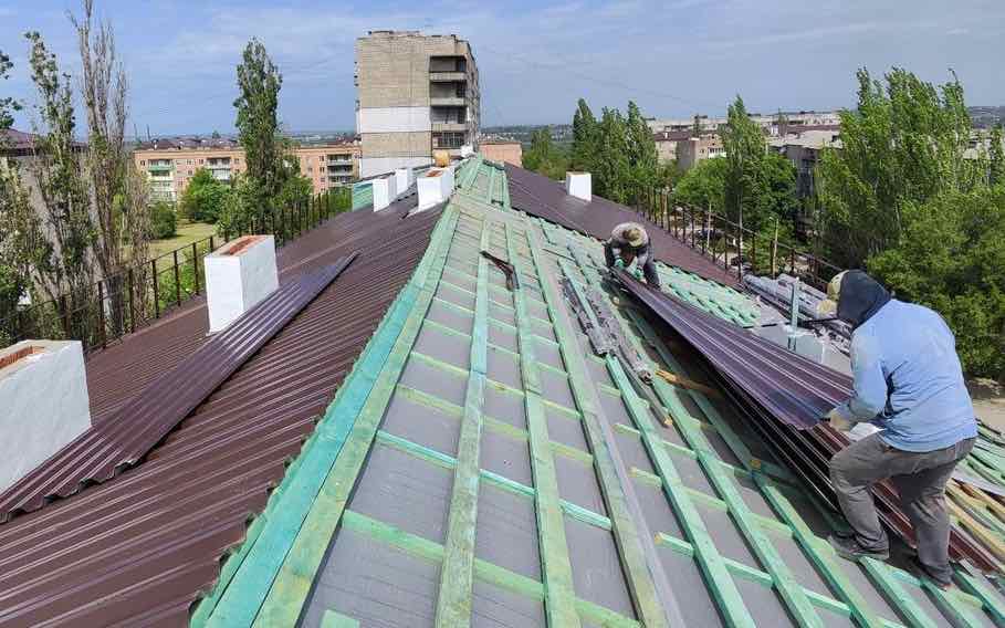 Брянские строители завершают реконструкцию инфраструктуры в подшефной Брянке