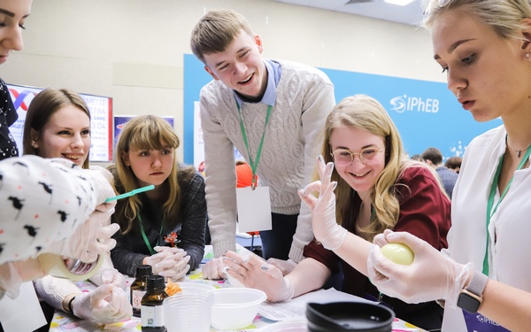 Брянские школьники стали финалистами Всероссийской олимпиады по фармацевтике