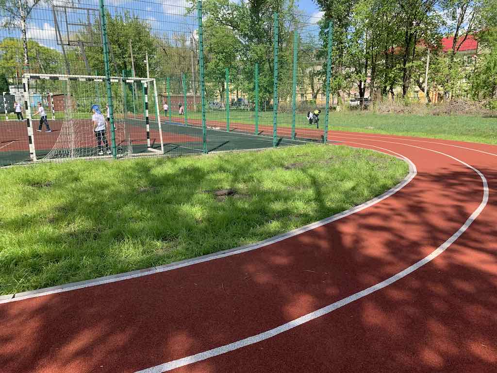 В Брянске обновляют спортплощадки школ и детсадов за 47 млн рублей