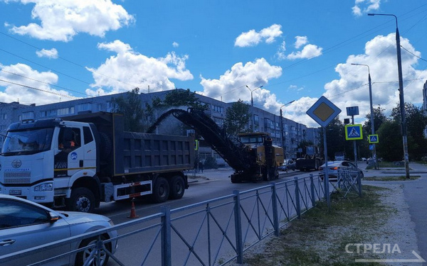 В Фокинском районе Брянска продолжается ремонт дороги на улице Менжинского