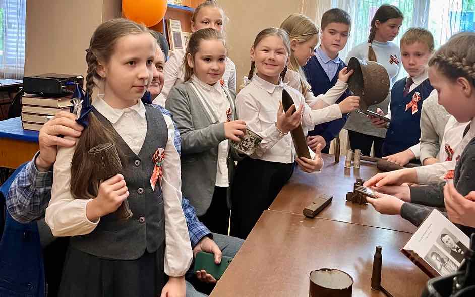 Истории, которые живут в сердцах: встреча с краеведом В.В. Петраковым к 80-летию Великой Победы