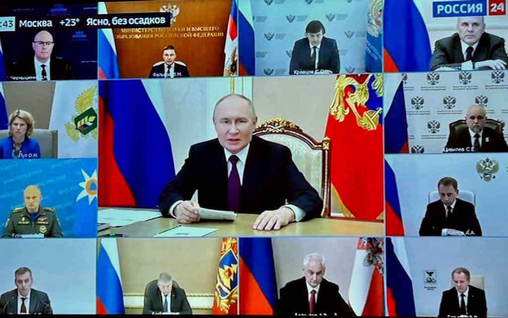 Владимир Путин поручил разработать программу восстановления приграничных регионов