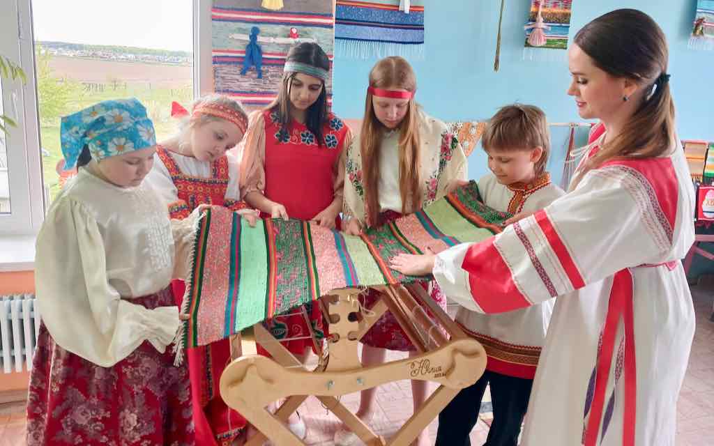 В Орловском ДК Жуковского округа детей познакомили с семейными традициями через творчество