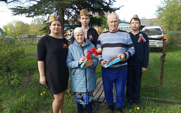 Карачевских старожилов поздравили с Днём Победы