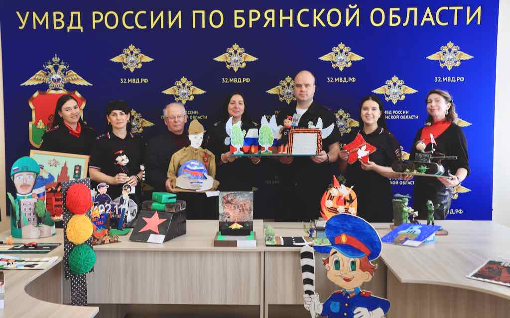 В Брянске выбрали лучшие детские поделки на тему защиты Отечества