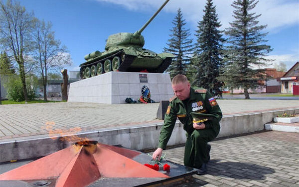 Клетнянский защитник Дмитрий Фролов минутой молчания почтил память земляков-героев — своих прадедов