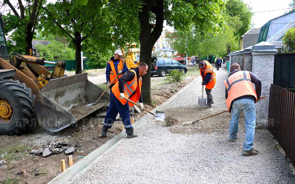 Улицу Ленинградскую в Брянске модернизируют в рамках нацпроекта