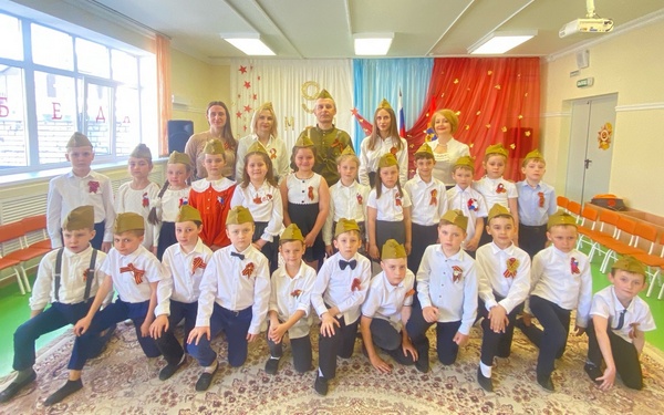 Для воспитанников старших и подготовительных групп детского сада «Мегаполис» Брянского района провели праздник, посвящённый Дню Победы