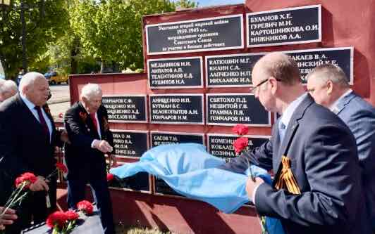 В Новозыбкове Брянской области ко Дню Победы внесены имена героев на Аллею Славы