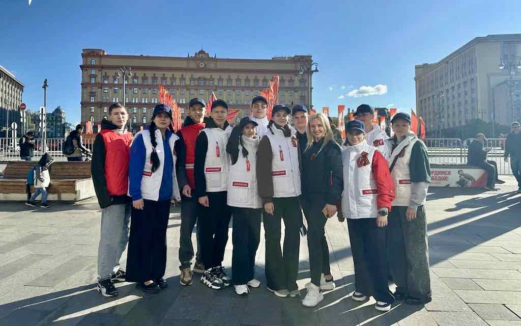 Брянские активисты «Движения Первых» участвовали в параде Победы в Москве