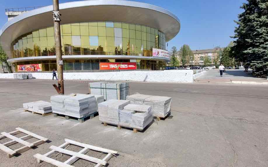 Площадь Октябрьской революции в Брянске обновляют по нацпроекту