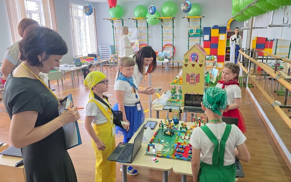 В Брянске проходит городской робототехнический конкурс «Технознайки»