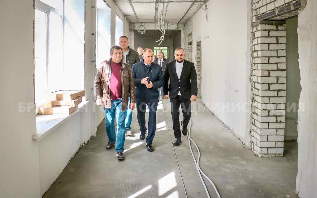 В Брянске ремонт школ № 39 и 42 проходит с разной динамикой