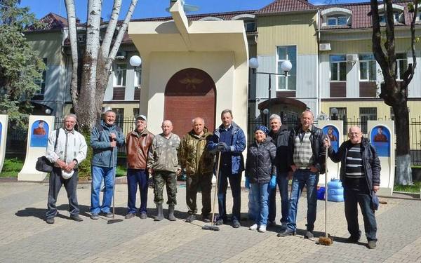 На территории мемориала лётчикам в Брянске провели субботники