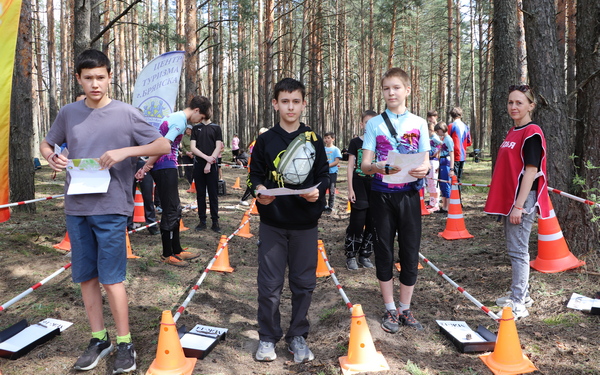 Брянские школьники прошли весенними тропинками
