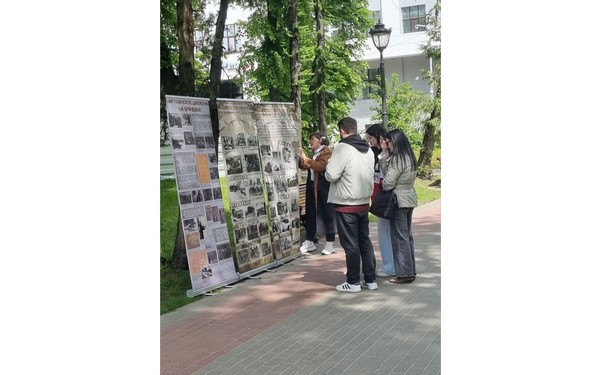 В Брянске начала работу передвижная стендовая выставка «Написано войной»