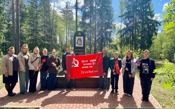 Брянские школьники посетили мемориал лесникам-партизанам и почтили память героев