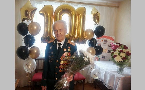 Брянский ветеран ВОВ Борис Васильевич Шапошников отмечает свой 101 день рождения