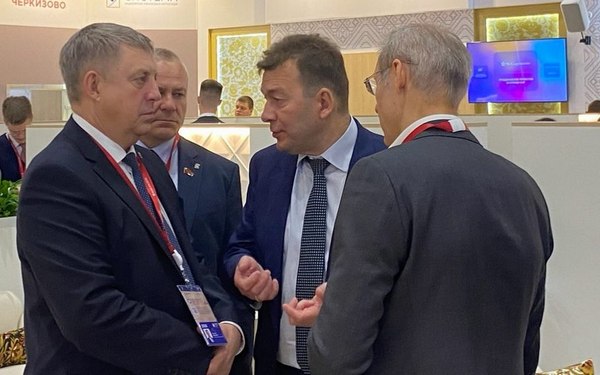 Губернатор Александр Богомаз участвует в мероприятиях ПМЭФ